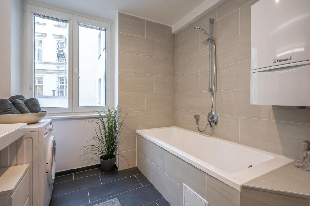 Modern City Center Apartment Wina Bagian luar foto