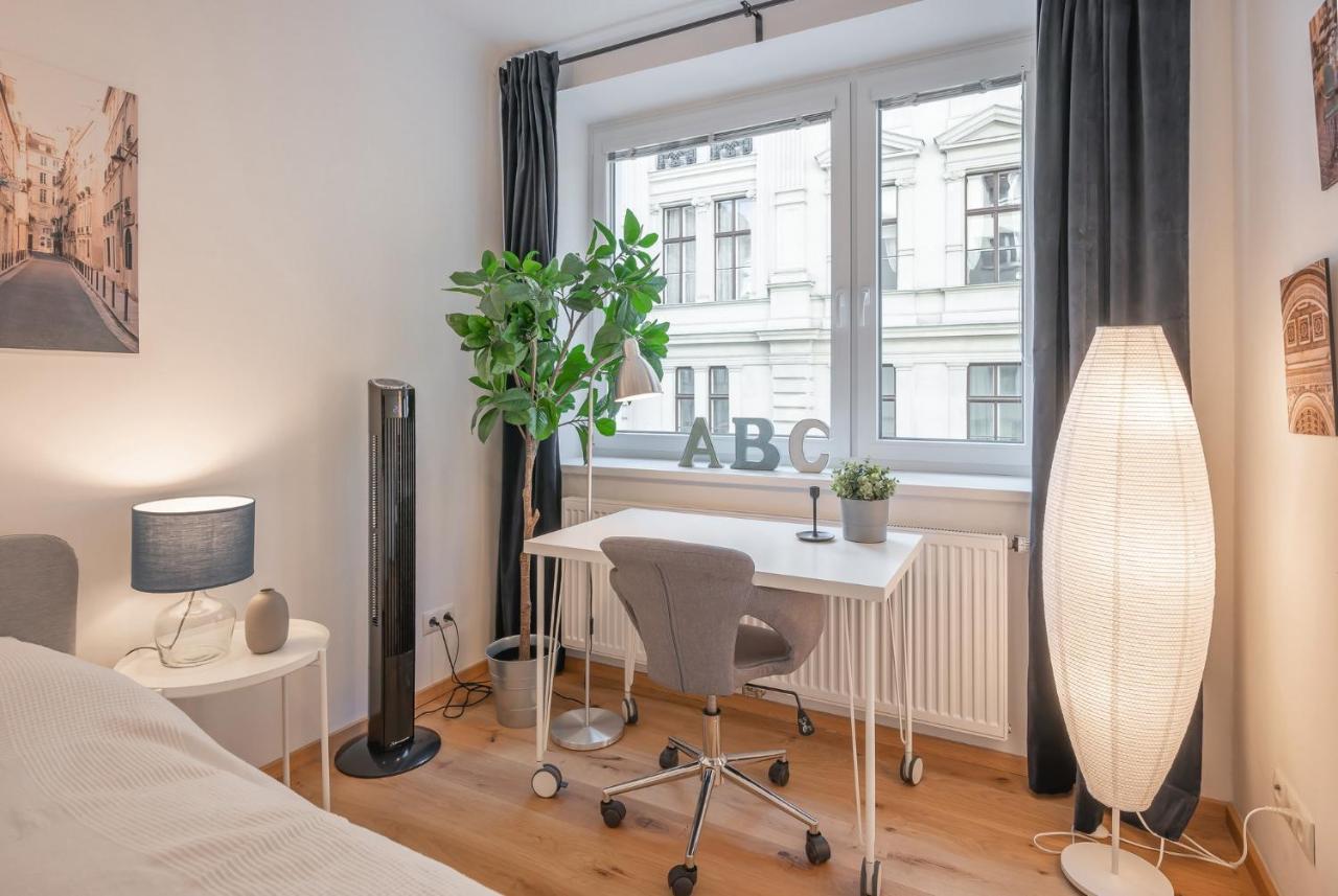 Modern City Center Apartment Wina Bagian luar foto