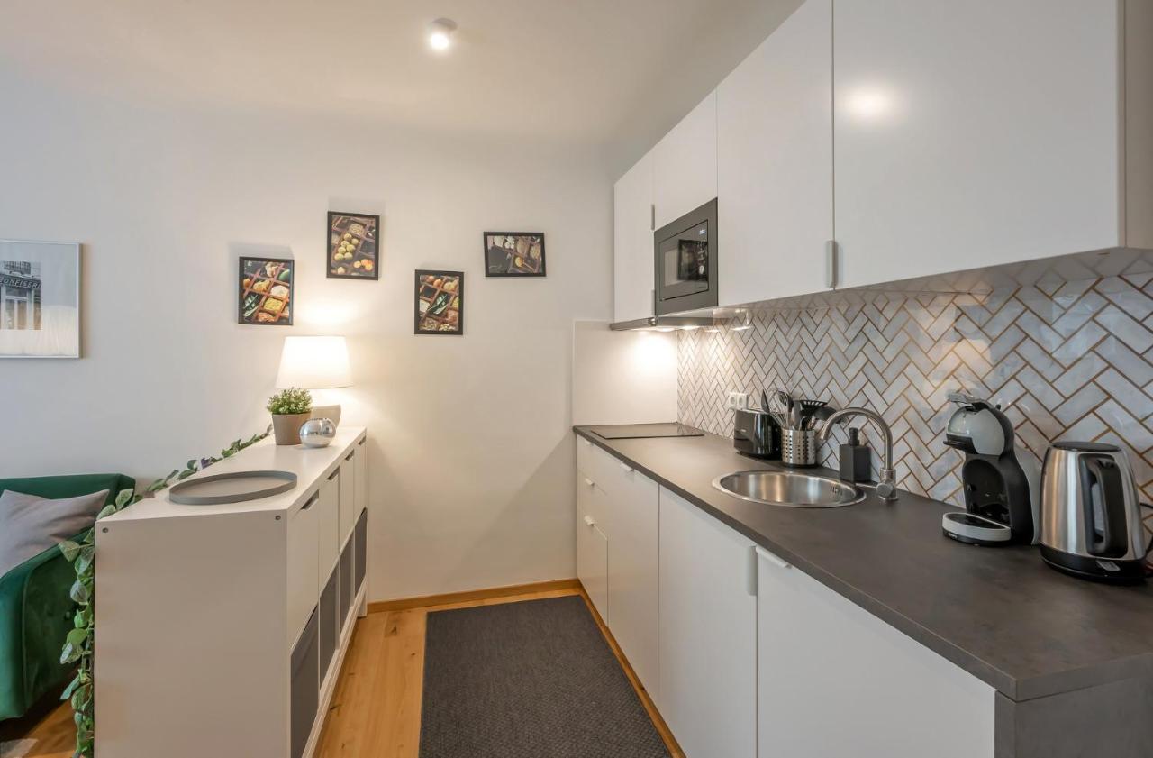 Modern City Center Apartment Wina Bagian luar foto